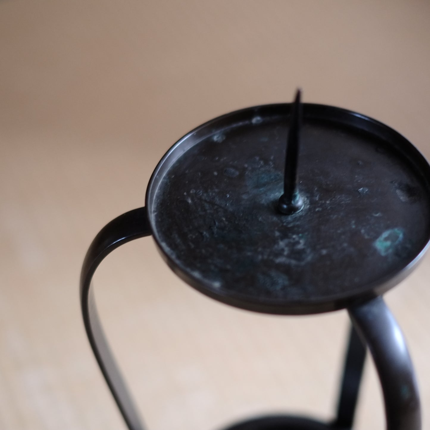 時代　古銅　二段三脚燭台　(明治-大正期頃)