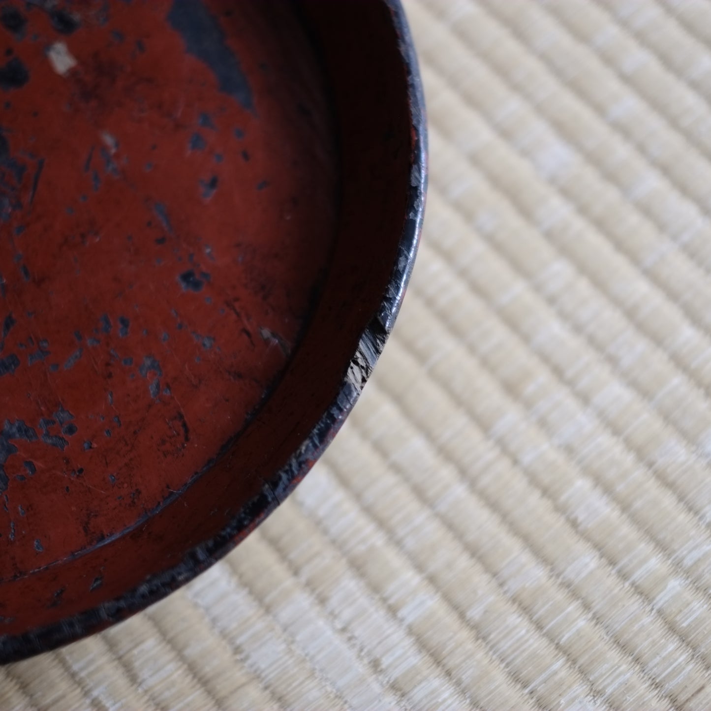 時代　侘赤漆塗高足形丸盆　(江戸時代　18-19世紀)