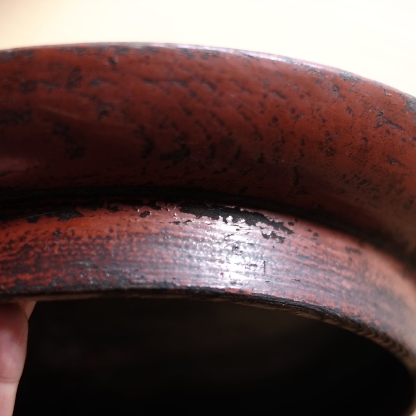 時代　侘赤漆塗高足形丸盆　(江戸時代　18-19世紀)