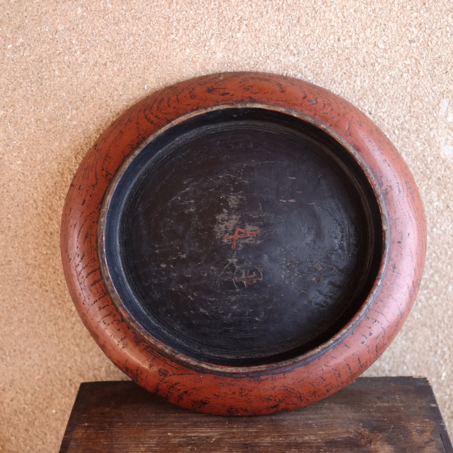 時代　侘赤漆塗高足形丸盆　(江戸時代　18-19世紀)