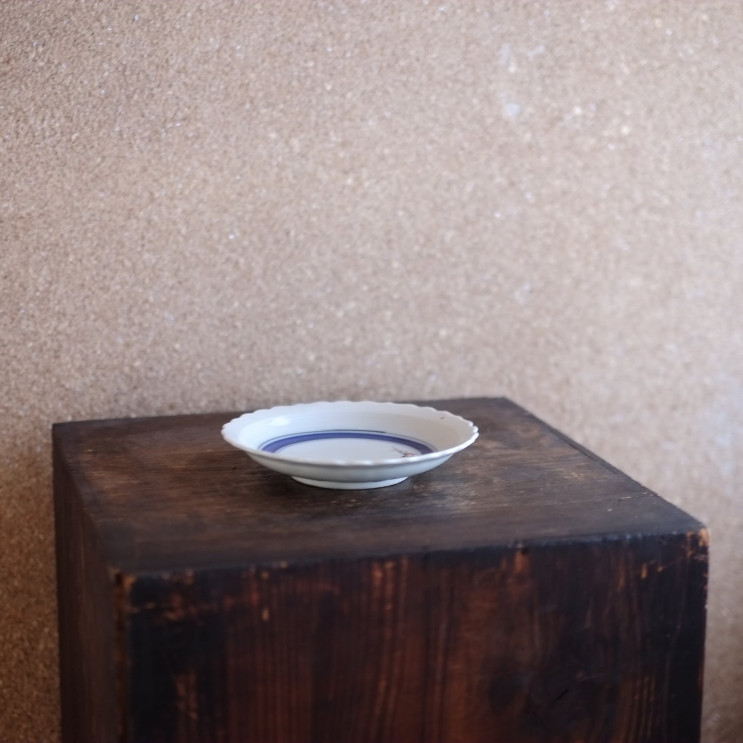 時代　輪線粒手梅枝図　輪花平皿　(江戸後期-明治時代)