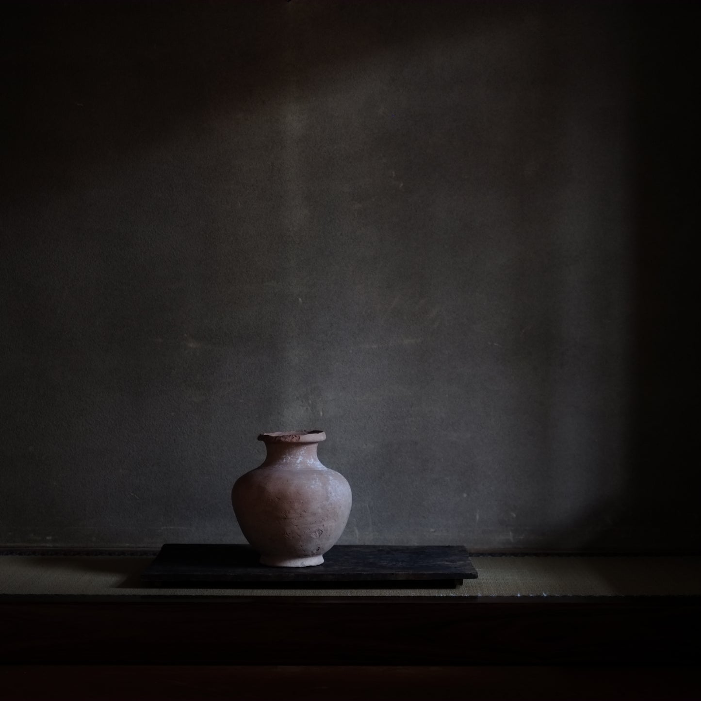 時代　褐色土器壺