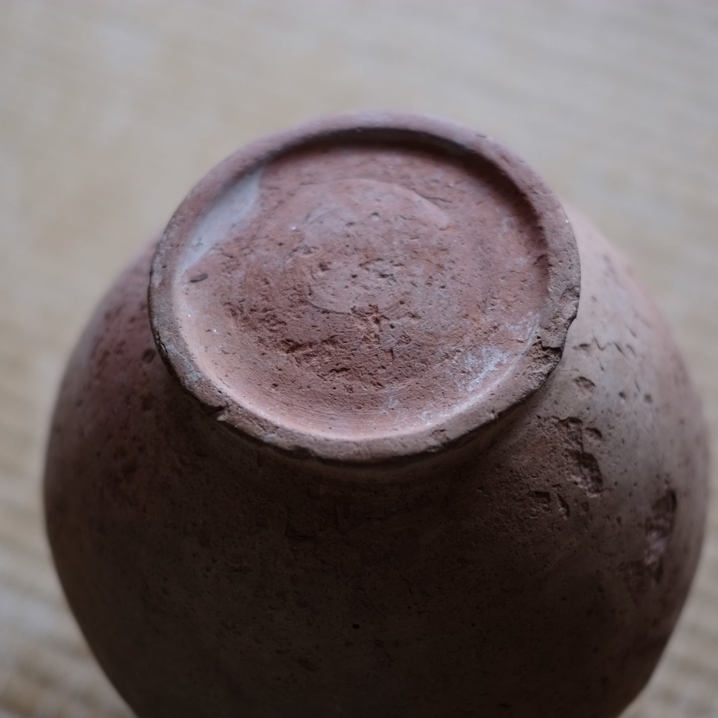 時代　褐色土器壺