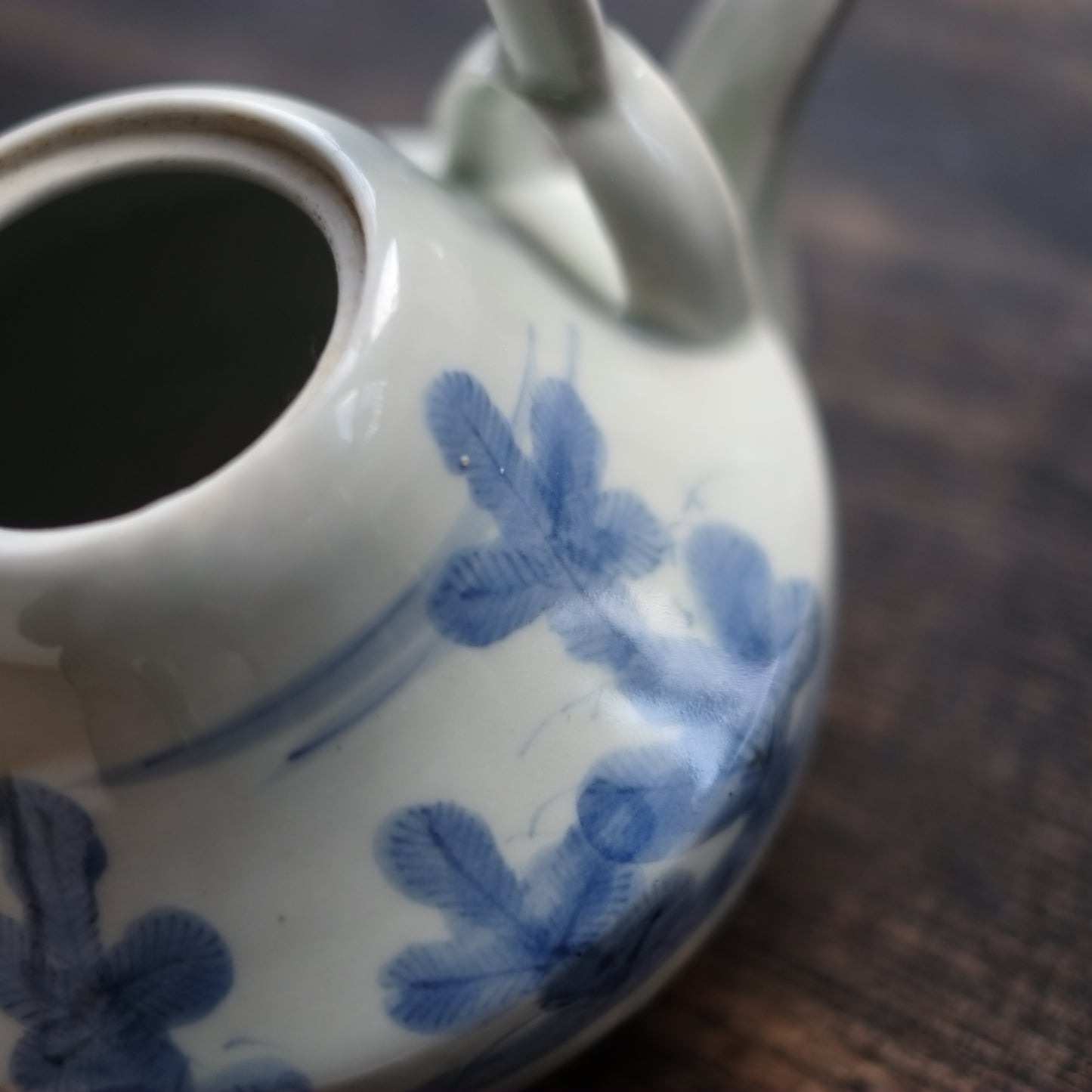 時代　鶴松文染付銚子　　(江戸時代　18-19世紀)