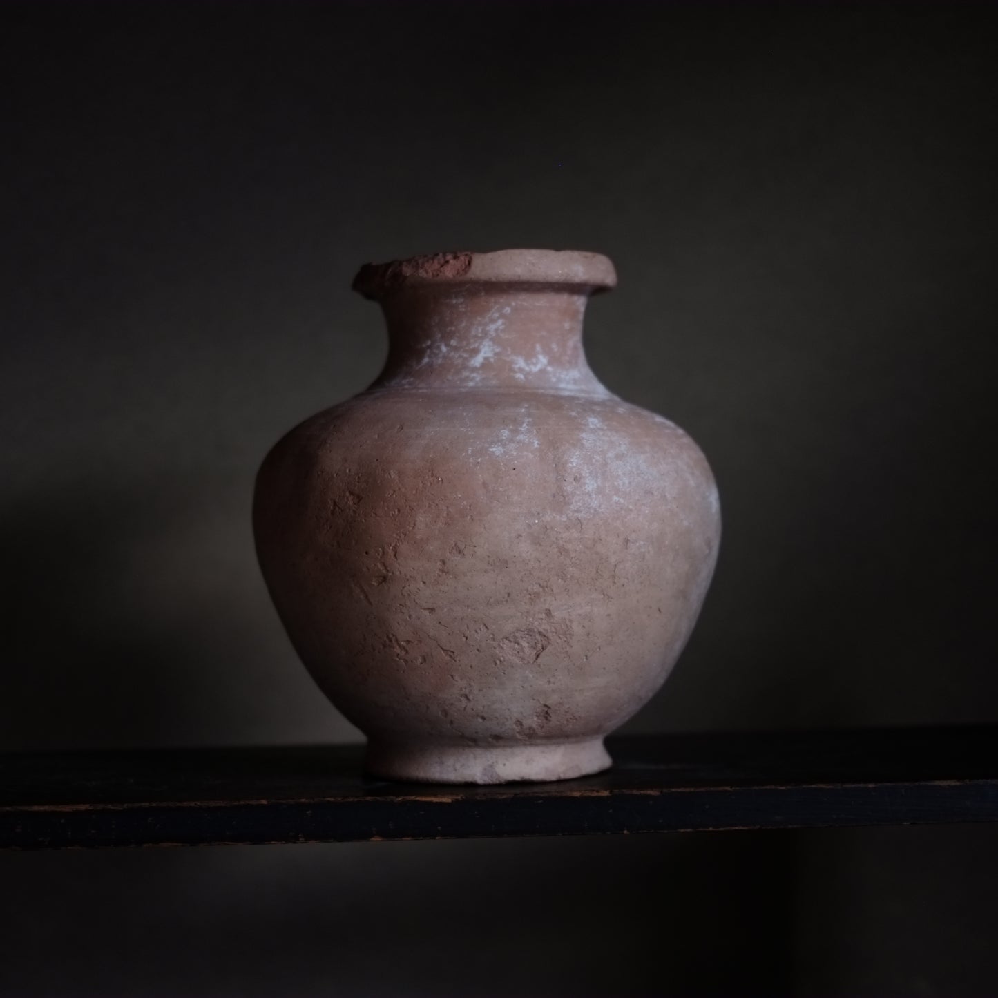 時代　褐色土器壺
