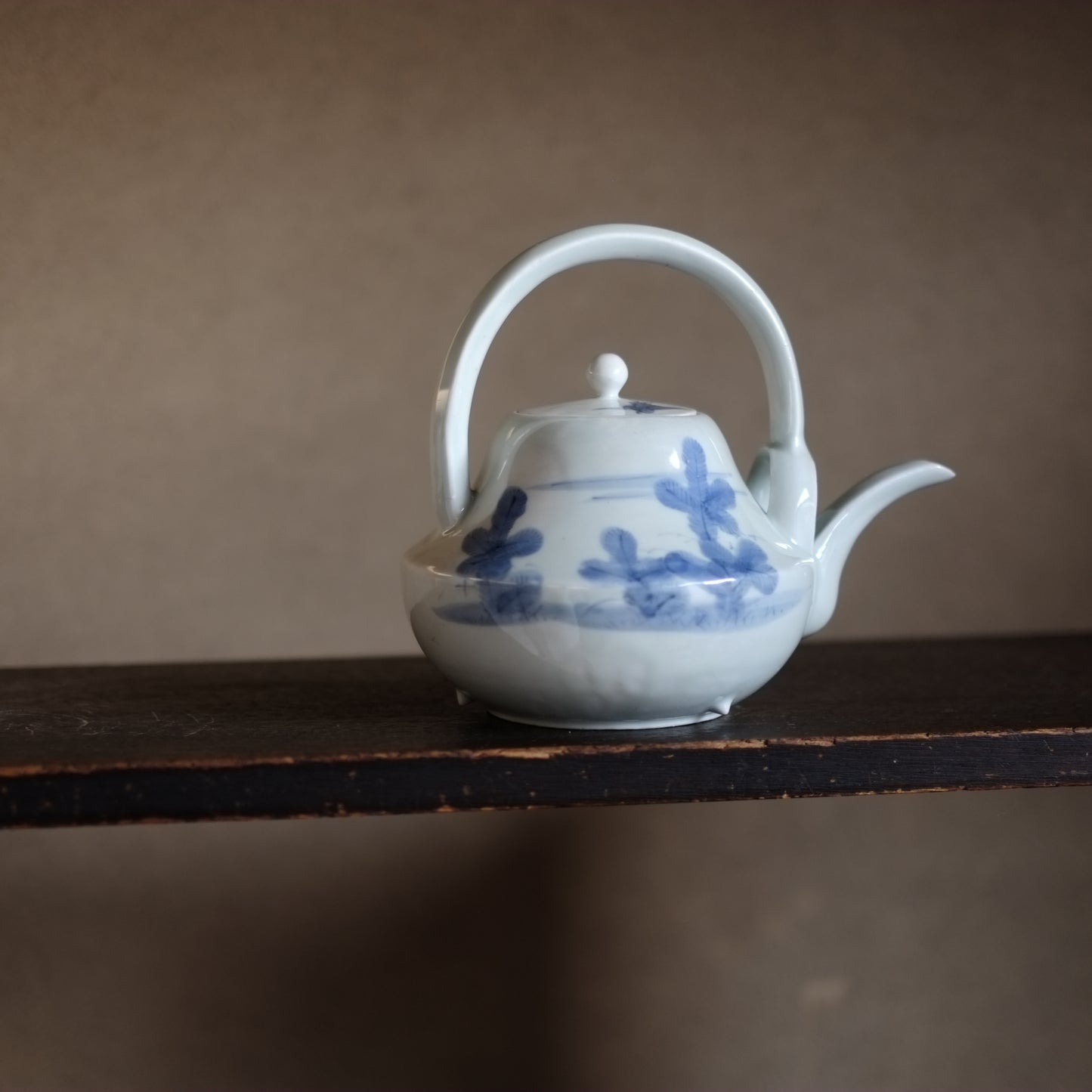 時代　鶴松文染付銚子　　(江戸時代　18-19世紀)