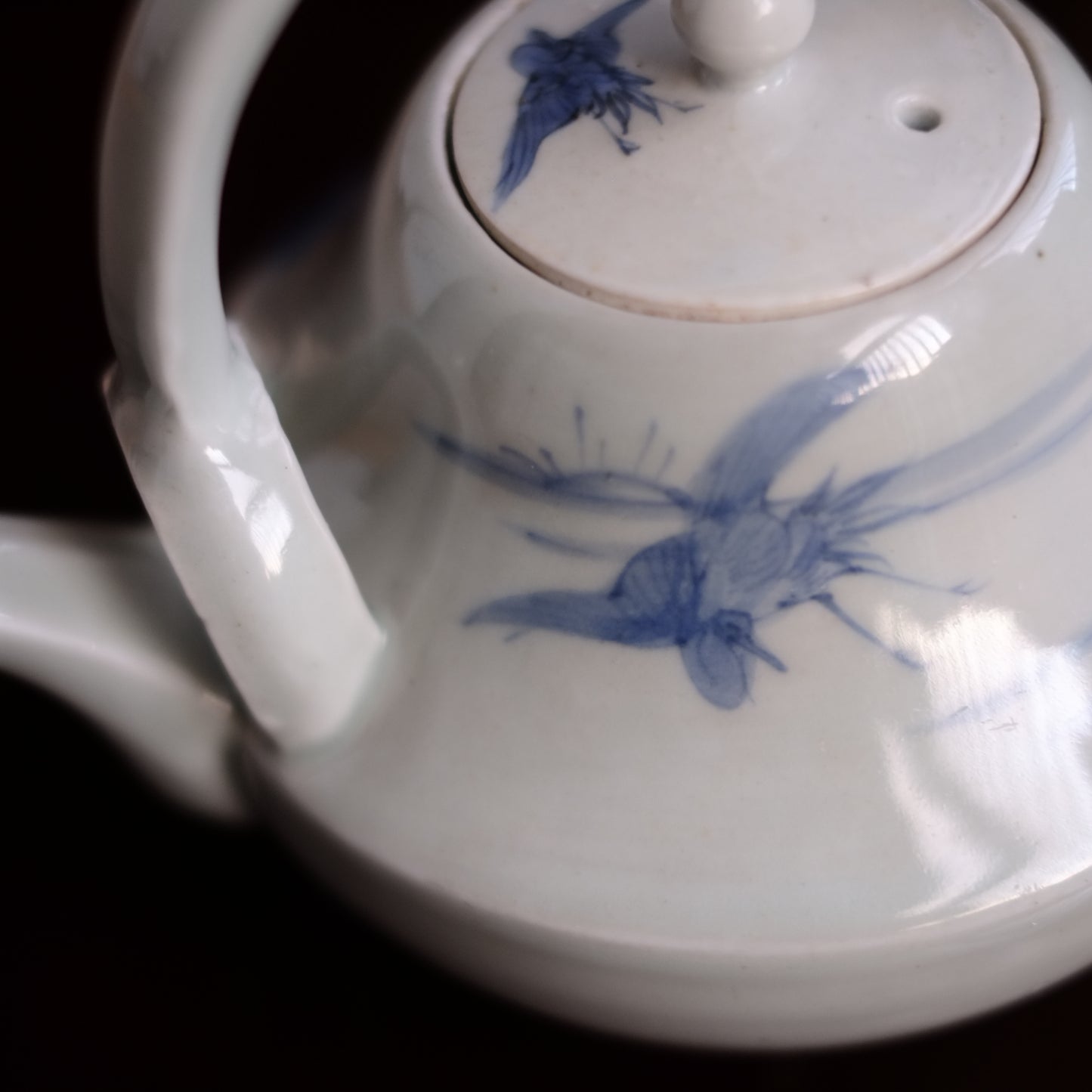 時代　鶴松文染付銚子　　(江戸時代　18-19世紀)