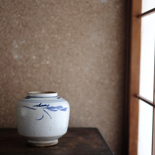 李朝・朝鮮　染付壺（19世紀末-20世紀頭）