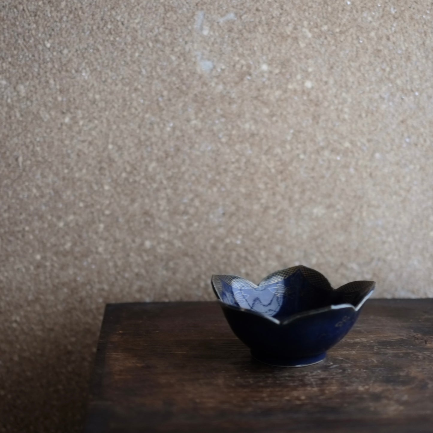 古伊万里 瑠璃釉金彩桔梗形向付 （江戸時代・19世紀）