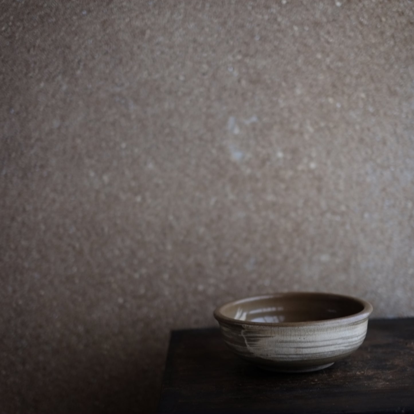 時代　白泥鉄絵草花文皿鉢（江戸後期-明治初期 19世紀)