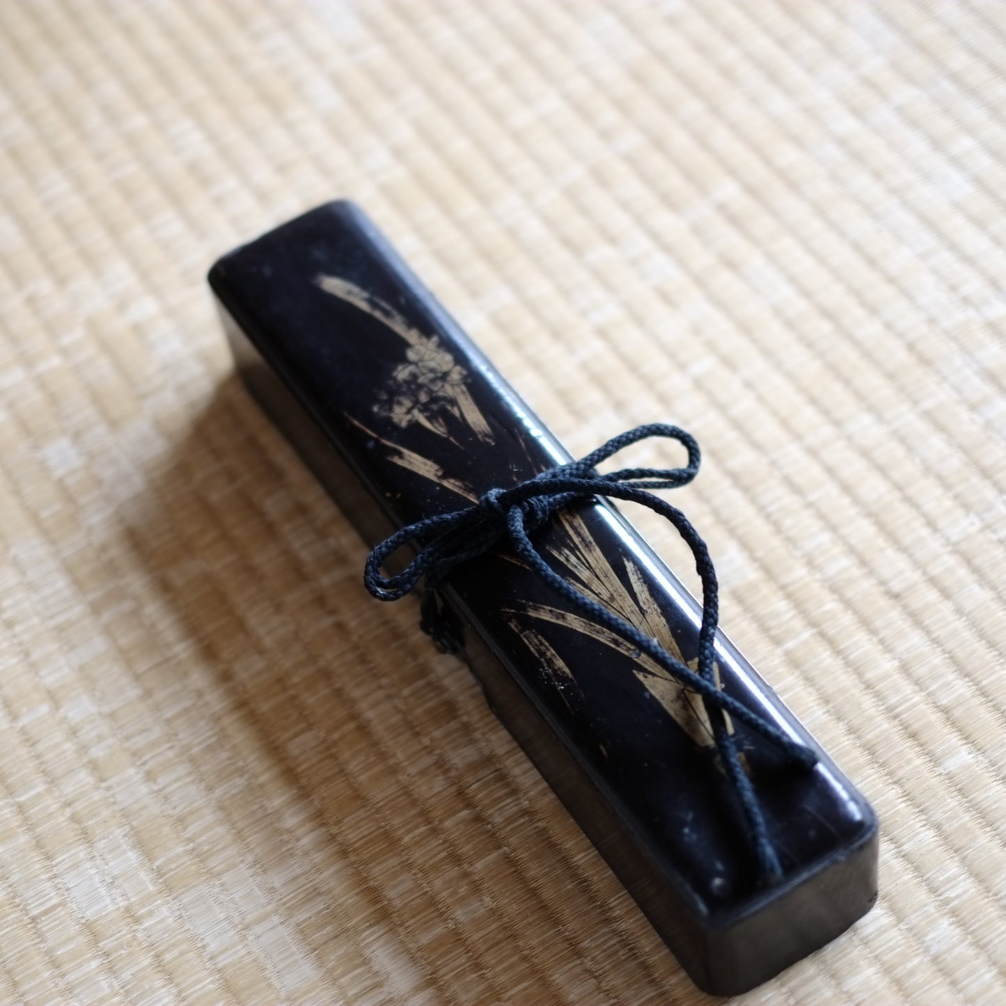 時代　布着黒漆塗水仙蒔絵文箱　(江戸時代)