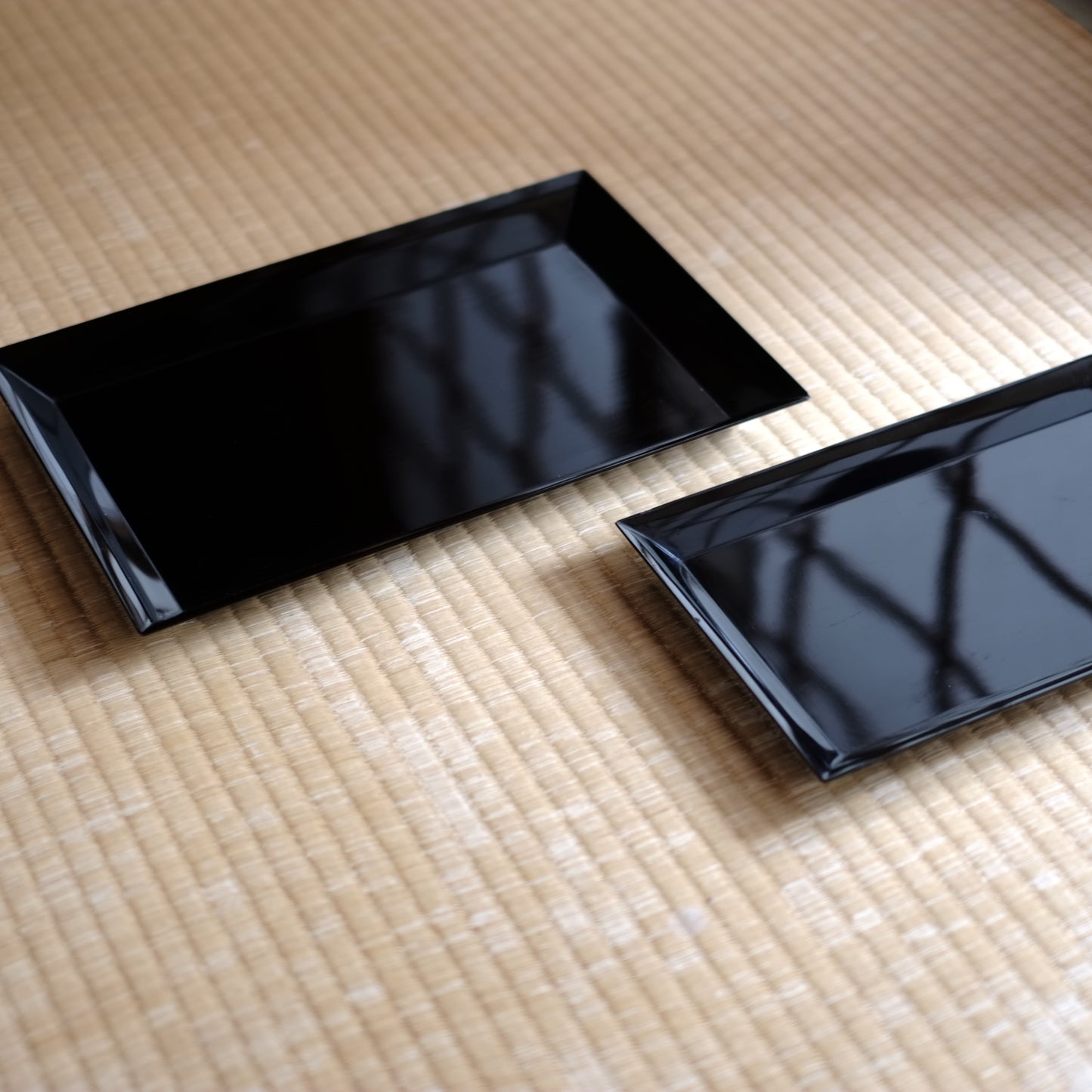 時代　黒漆真塗 裏総梨地 長角盆 対　大・小セット(19–20世紀)