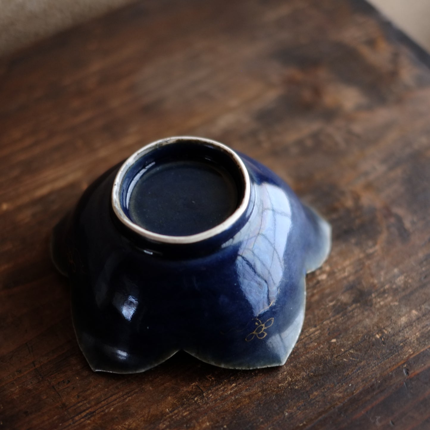 古伊万里 瑠璃釉金彩桔梗形向付 （江戸時代・19世紀）