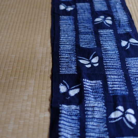時代 有松鳴海絞り 縫い絞り蝶図藍染布(昭和期)