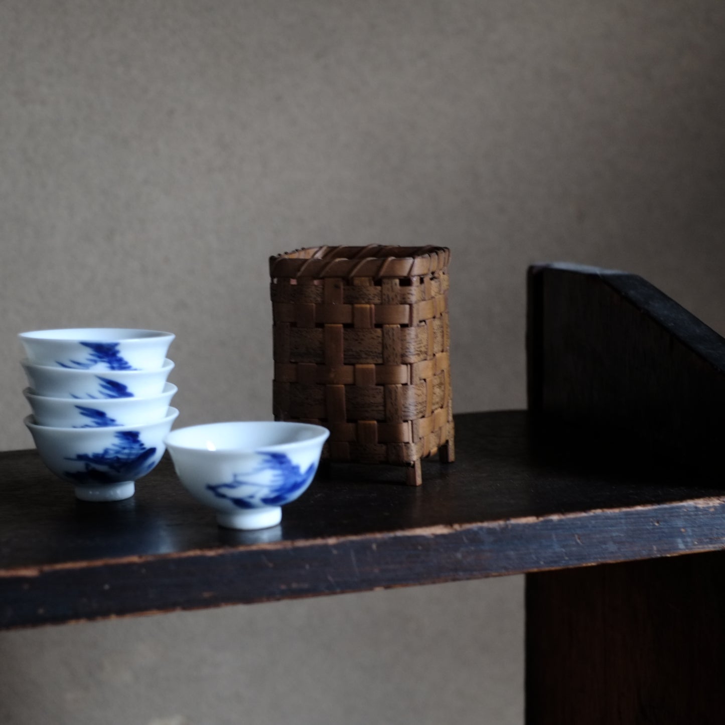 時代　竹編籠　染付茶杯 五客揃付　B