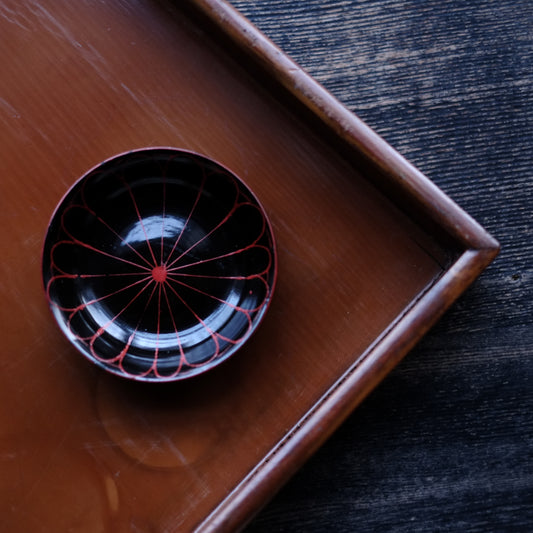 時代 十六花弁 朽木 朱黒漆塗小皿