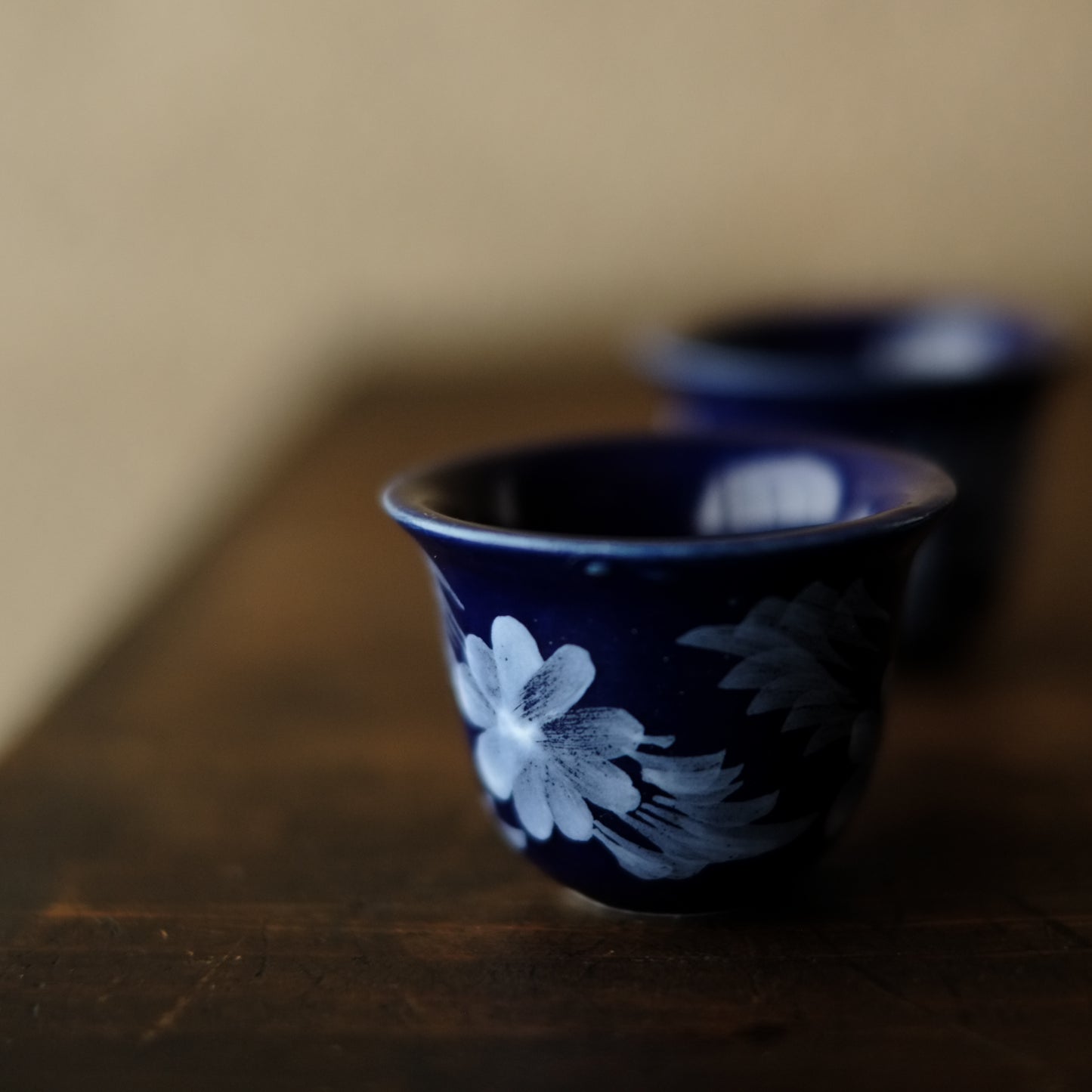 中国　瑠璃釉白泥　花文の盃　(煎茶器)