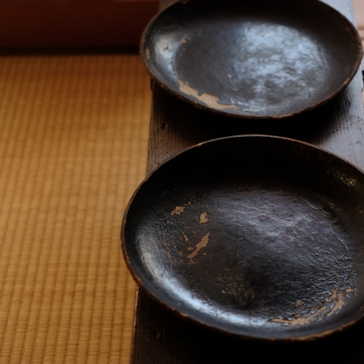 黒侘びた　漆紙皿　見立て盆　繭皿　(明治時代)