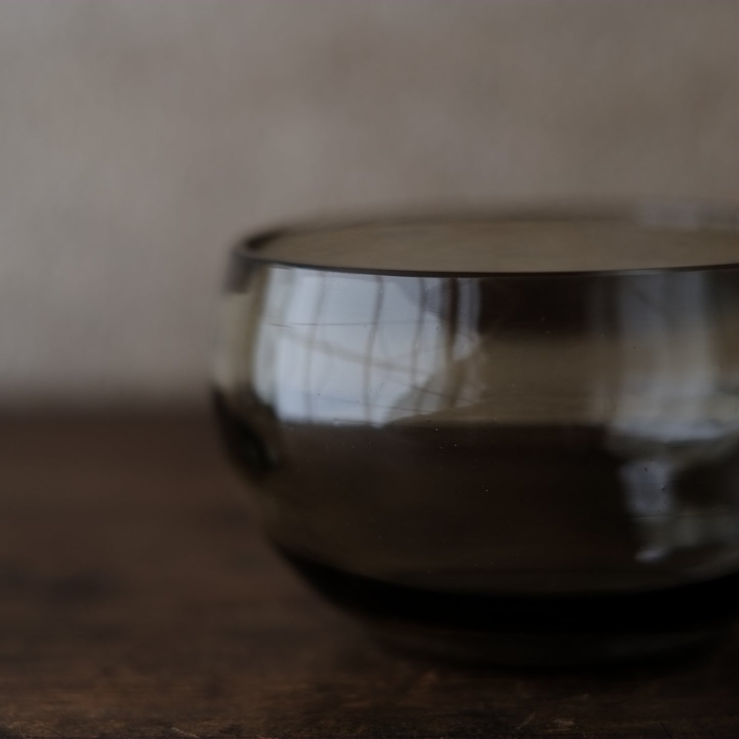 時代　黒ガラス　深鉢皿　（昭和期）