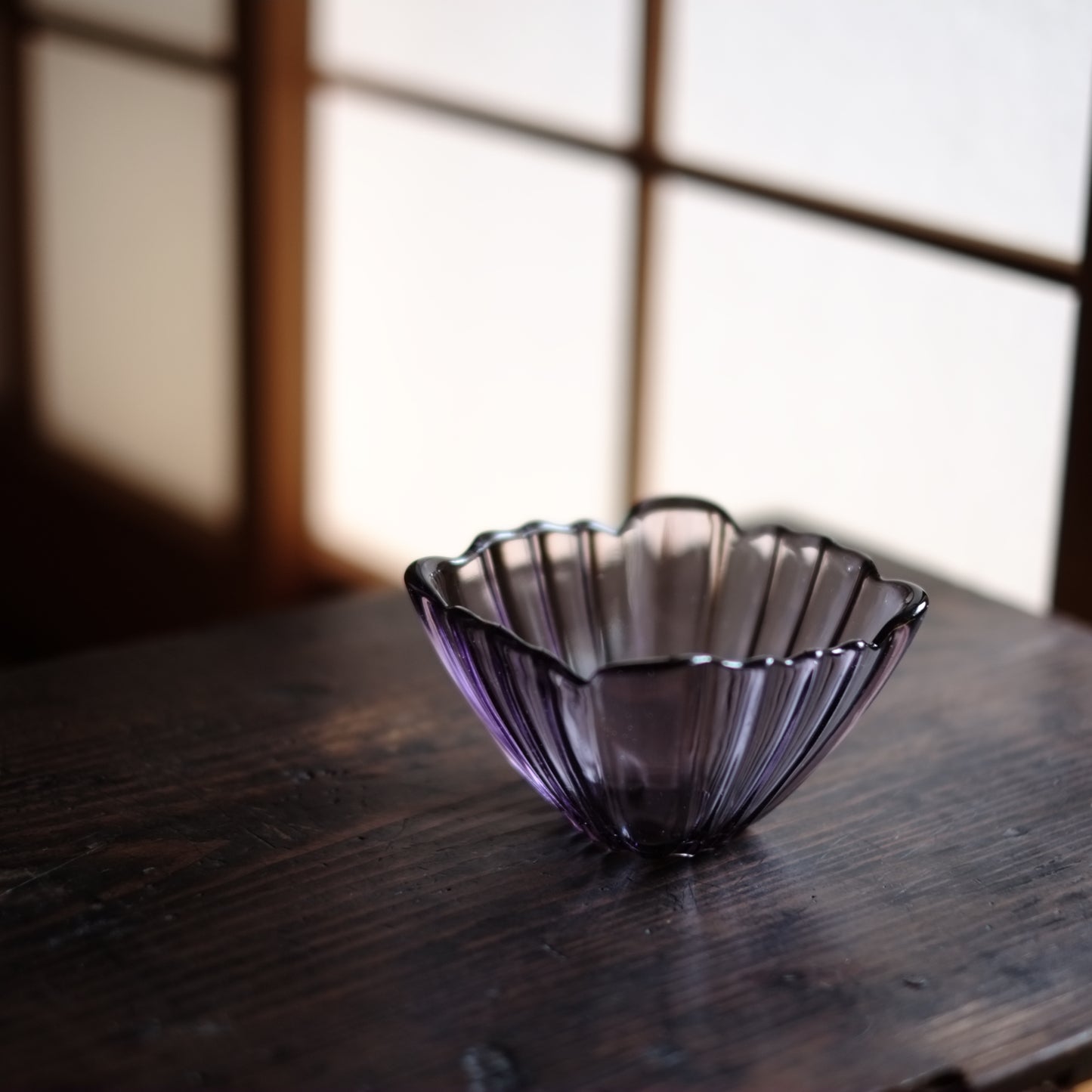 時代　紫ガラス　輪花小鉢　(昭和期頃)