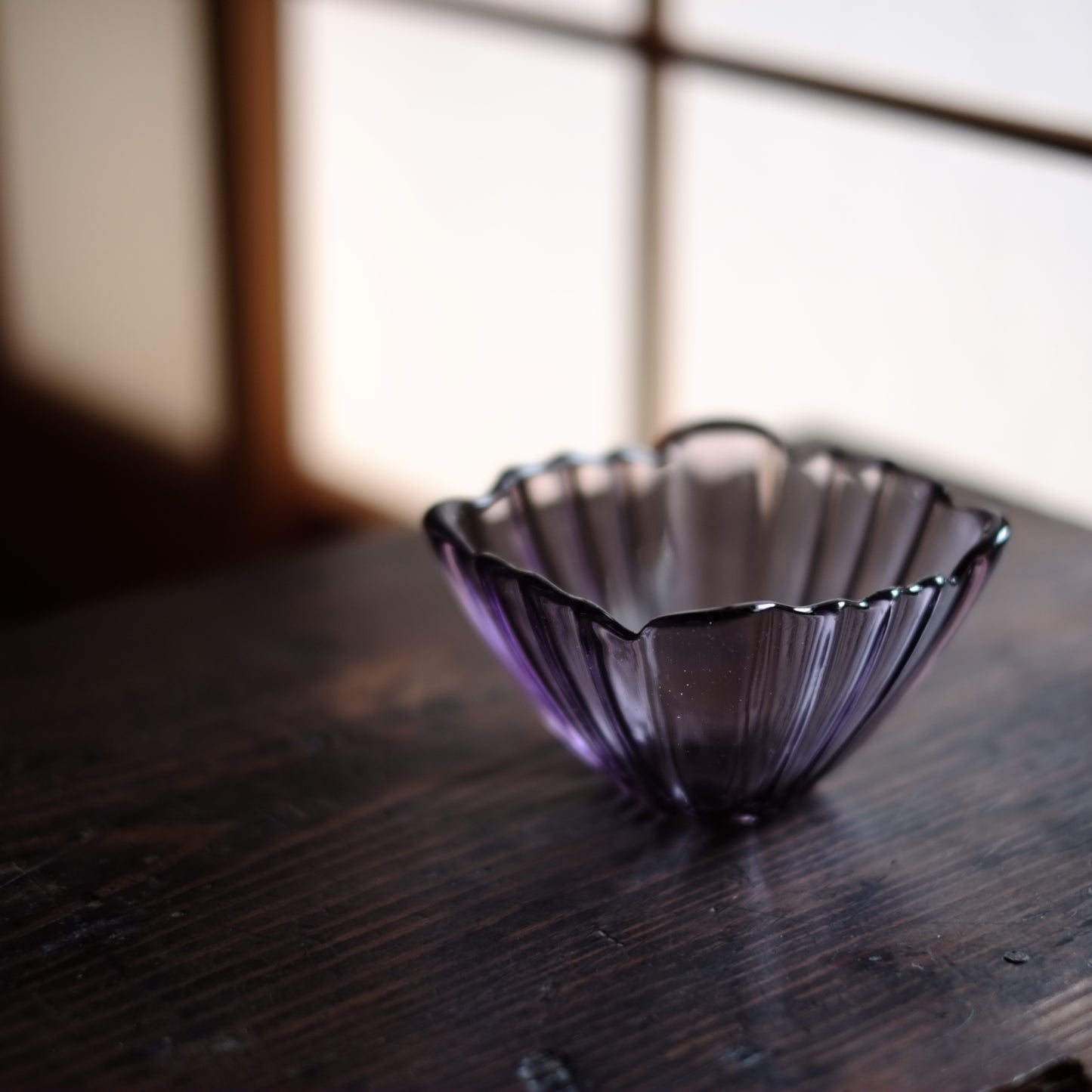 時代　紫ガラス　輪花小鉢　(昭和期頃)