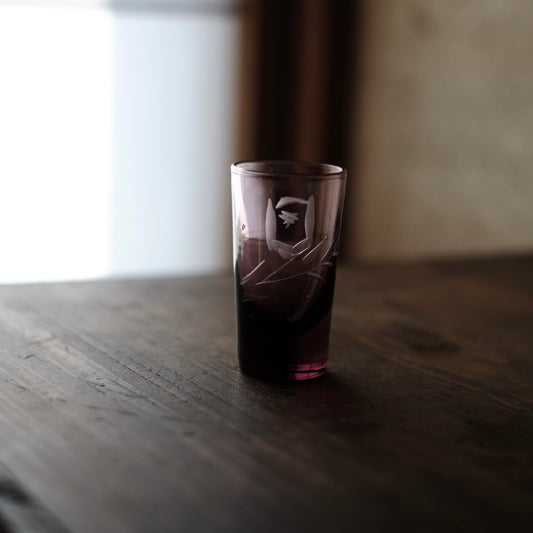 時代 紫ガラス グラヴュール花文 盃 (昭和初期頃)