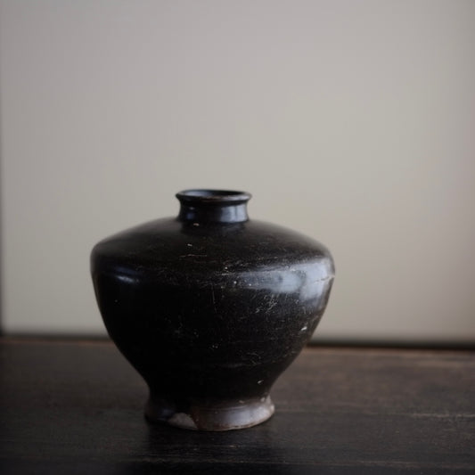 時代　黒釉不識形　壺　