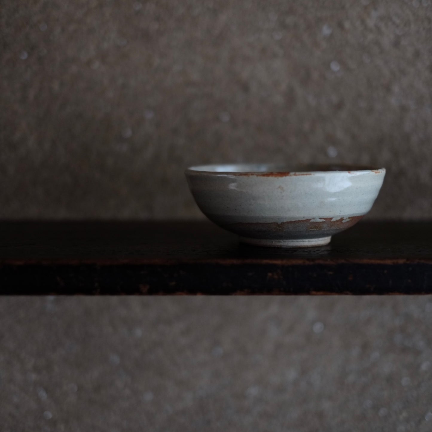 デッドストック　釉溜まりが魅力的な灰釉　深皿　（昭和期）