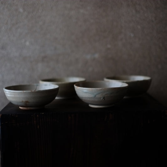 デッドストック 釉溜まりが魅力的な灰釉 深皿 (昭和期)