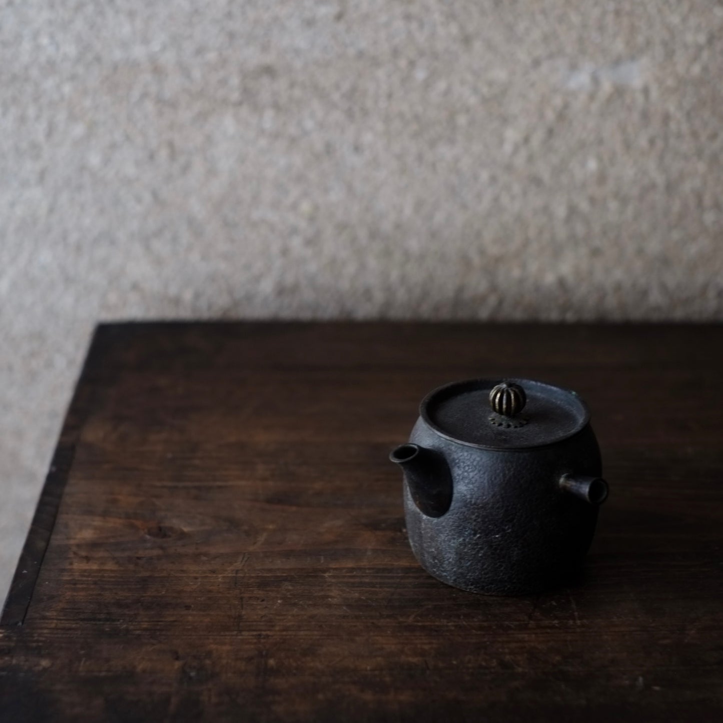 侘びた古銅の小急須　煎茶器　水注