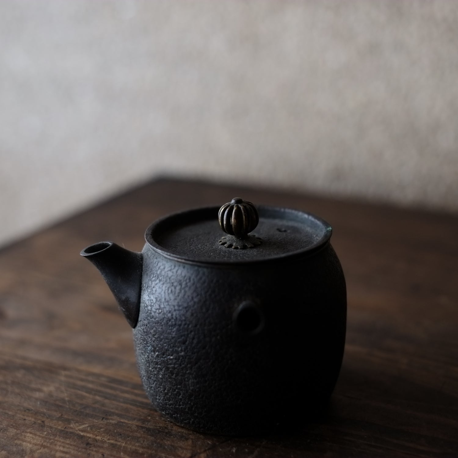 侘びた古銅の小急須　煎茶器　水注