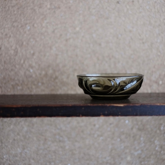 グレー モダンなプレスガラス 皿 (昭和期)