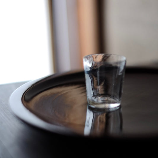 揺らぎ魅了的な無紋のガラス盃(明治〜大正)