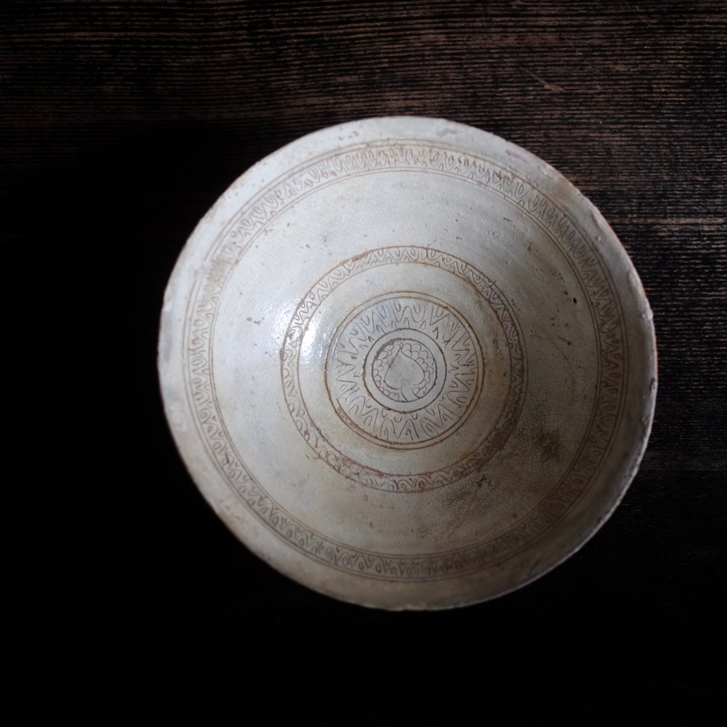 ビザンチン古陶　釘彫文大鉢　(11-13世紀)
