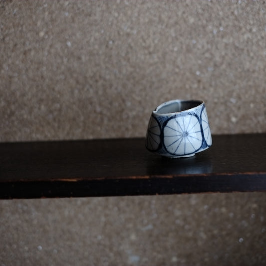 へうげ 美濃太白 菊文半筒猪口 (江戸時代)