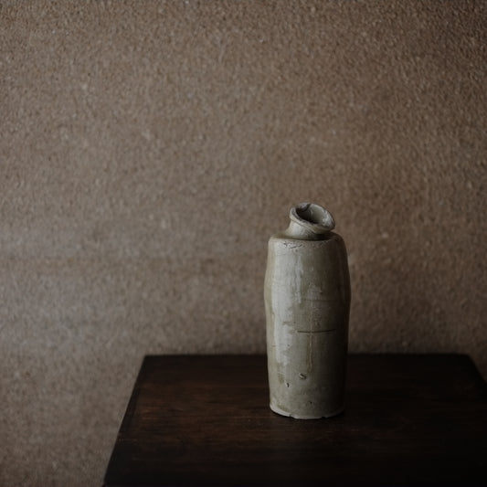 ひしゃげ灰釉徳利 瀬戸・美濃 (江戸時代)