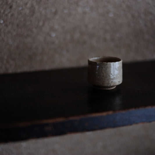 美濃灰釉 香炉手 筒盃 ブリキ缶付 (桃山-江戸初期)