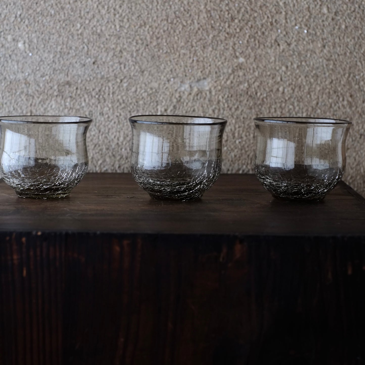氷裂吹きガラスのコップ　(昭和期頃)