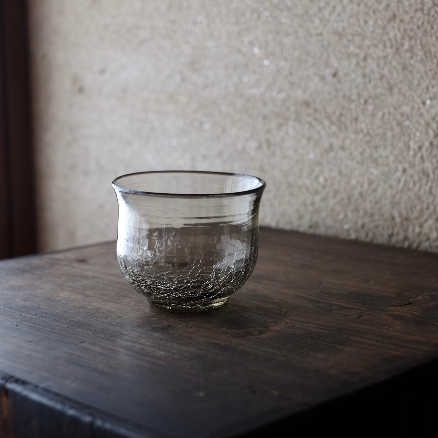 氷裂吹きガラスのコップ　(昭和期頃)