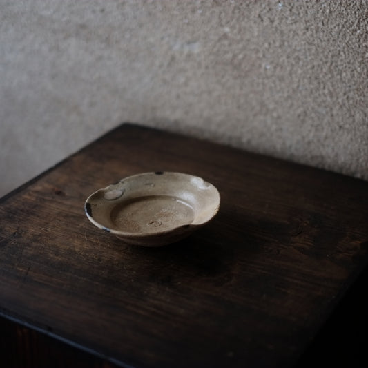 時代　古唐津へうげ　平向付　（桃山-江戸初期）