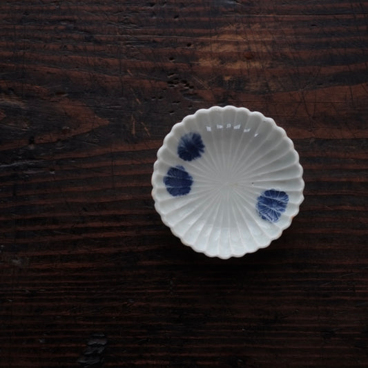 古伊万里 菊文鎬染付 豆皿(江戸時代)