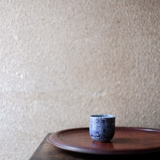 伊万里 品の良い微塵唐草印判の猪口